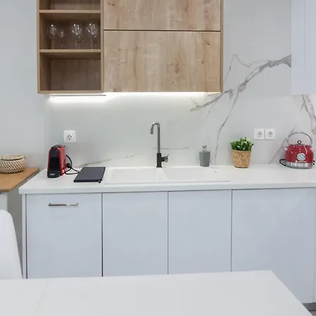 Panormou Modern 3 Bd Apt With Balcony